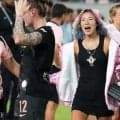 ｢すげえ｣｢最高だぜぇー｣サッカー界のガガ様、華麗な“紙コップリフティング”披露にファン興奮！なでしこ復帰へ高まる期待
