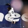 オリックス・渡部が中堅守備で左中間フェンス激突　歩いてベンチへ戻り治療→試合に復帰し大きな拍手