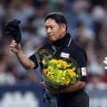 真鍋勝己審判員が通算３０００試合出場を達成　五回終了時に花束を贈られる　場内が拍手で祝福　オリックス－ロッテ戦
