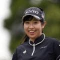 菅沼菜々、優勝副賞の米俵両手に笑顔　SNS「白ごはんたくさん食べてサロンパスカップも優勝」
