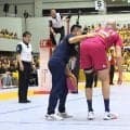 「痛っ！！」審判がフラッグで選手を“打ち付ける”珍光景 男子バレー、205センチポーランド代表が悲痛な表情を浮かべた真相に放送席も失笑
