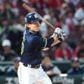 ヤクルトが２連勝　投打かみ合い４カード連続で初戦勝利　四回には「８番・投手」の高梨が２点目の適時打　投げても６回１失点で３勝目