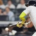 MLBでバントが流行？　日本でも「非効率的な作戦」と見られた技術が広まる背景「1点を粘り強く奪う方に価値を見出している」