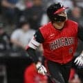 村上宗隆、3試合ぶり15号　ジャッジに並ぶ驚愕の逆方向弾…年65HRペースに本拠地熱狂