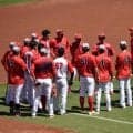 広島が練習開始前に青空ミーティングを開催　藤井ヘッドが野手陣に約５分間熱弁　負ければ最下位転落の可能性