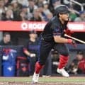 岡本和真、ゲレーロJr.からまさかの洗礼　適時打＆好守連発…最後に届けた「ありがとうございます！」