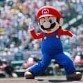 【阪神】マリオが聖地・甲子園で始球式　白い手袋をしたまま豪快ピッチ、スタンド「おおーっ」