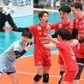 サントリーが先勝　今季で退団する高橋藍が躍動「エースとしての立場がある」　本拠地・大阪での最終試合準決勝へ「皆さんと決勝に行けるよう
