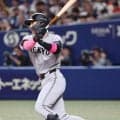 【巨人】４試合ぶりの先制点は育成出身・平山功太の先制適時打　ピンク色のアームスリーブ着用