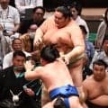 波乱の初日　横綱豊昇龍、大関琴桜、新関脇熱海富士が黒星発進　豊昇龍は高安戦で右足負傷　２年ぶり大関復帰の霧島は白星も