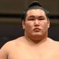 横綱豊昇龍にアクシデント　高安に敗れ右足負傷　自力歩けず車いすに　直前ににらみ合いの異様ムードの中での取り組みでまさか・・・館内騒然