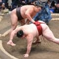 大関復帰の霧島が初日、白星　過去６勝１４敗の隆の勝に勝利　Ｖ２へ好スタート