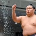 豊昇龍が黒星スタート　高安に敗れる
