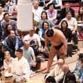「横綱の誇りと力士としての意地を感じた」右足負傷も土俵に頭を下げに戻った豊昇龍の行動に称賛の声