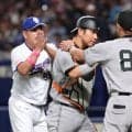 【巨人】大城卓三のヘルメットにバット激突…試合後は氷のうを持って歩いてバスへ