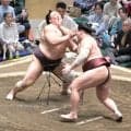 元大関・朝乃山が母の日に白星発進　「父が亡くなり母はひとりぼっちだけど支えたい」