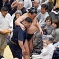 豊昇龍　高安に敗れ右太もも裏負傷か　一人横綱がいきなり休場危機　足を引きずりながらも土俵に一礼　車いすで診療所直行