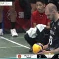 男子バレー、客席にダイレクトで飛び込む驚きのサーブ 異例の光景 元日本代表「体育館のズレであったりとか」
