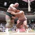炎鵬が連勝発進「体が反応している」　今場所から締め込みを新調　薄紫の「藤色」選んだ理由を明かす