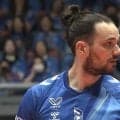 うわ、めっちゃ睨んでる！ 男子バレー、負けず嫌いすぎる選手の振る舞いが話題 強烈スパイクを止められ…