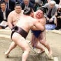 藤ノ川「いやぁークソッ」霧島に敗戦　「上手投げ」→「寄り切り」決まり手変更の“珍事”も