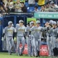 阪神　初ものづくしで首位浮上　　高寺が先頭打者弾＆嶋村２ラン、今季初４番・大山も一発　森下はプロ初満塁弾…４発飛び出し、７カードぶり初戦勝利