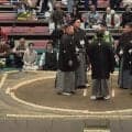 「行司さん泣かないで」物言い協議で見せた行司の表情にファン同情 「行司さんは悪くない」「災難だ」
