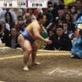 「行司激おこ」「怒られた」予期せぬ立ち合いに館内騒然「こわいよぅ」ファンも恐々