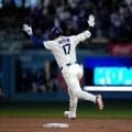 大谷翔平が天を仰ぐ姿に山本由伸も大爆笑→指さし＆モノマネ　同点被弾直後の一発に右腕も喜び爆発