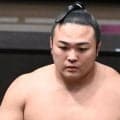 炎鵬が無傷４連勝！鮮やかなとったりを決める