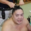 見えてんのかい　一山本が大関琴桜から殊勲の白星を挙げた結び前にガン見したものは…