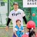 阪神・秋山ＢＡ「楽しんでもらえる授業を」　石川県の小学校で野球教室　
