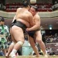 横綱のしこ名を継ぐ旭富士、序ノ口デビューから１７連勝　万全の体勢で寄り切る