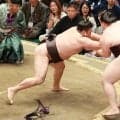 霧島ヒヤリ…土俵際ギリギリ逆転で王鵬下しただ１人全勝「よく攻めたし、よく残した」舞の海さん