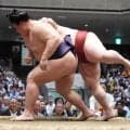 隆の勝　同体に「よくわからなかった」取り直しで義ノ富士に逆転の首投げ食らう