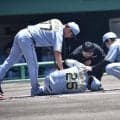阪神　ドラ２谷端にアクシデント　初回いきなり自打球が右足を直撃　自力で立てず交代