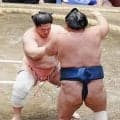 玉鷲が初日から７連敗　痛めている足を狙うしぐさの宇良に完敗