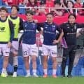 【東京】W杯日本代表選出のDF長友佑都出番なし　「戦術的な部分」松橋監督説明