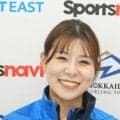 【カーリング】吉田夕梨花、ピンクワンピ姿で夫の新濱立也と寄り添う結婚２周年写真を公開