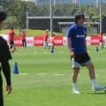 【日本代表】中村俊輔コーチ、代表エンブレムシャツでイベント参加　「魔法の左足」見せる場面も