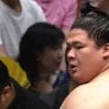 「どこまで飛ぶんだ」宇良も二度見して驚いた！翔猿が客席深くへ“超ダイブ” 「お客様もビックリしますよね」元若乃花も驚き