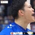 西田有志、髙橋藍を“吹っ飛ばす”強烈スパイク 頂上決戦の“極上のエース対決”を象徴する一コマにファン熱狂