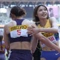 陸上　女子ハードラーが互いをたたえあったシーン　先輩から受け継がれたスタイル　福部真子が中島ひとみとハグ＆田中佑美の頭をナデナデ