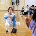日本ハム・田宮＆細川　小学校訪問で「元気なパワー受けとった」　キャッチボールなど笑顔で交流