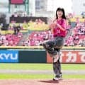 「ごっつい顔小さくて」楽天　人気女優の始球式舞台裏公開に反響　２選手が指導役　グラブも借りて通算６度目のマウンドへ