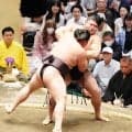 霧島「一瞬クラッと」鮮血流しながら勝ち越し…真っ逆さまに転落、顔面強打も大事に至らず
