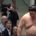 「え？なにこれ」宇良の取組が強制停止 親方“おこ”に3度も頭を下げ猛省 立ち合い不成立に控え行司もアピール