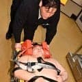 幕下の一番でアクシデント　１８歳、夢之富士が寄り倒されて後頭部から落下　土俵下で動けず、担架に固定されて搬送　館内静まり返る
