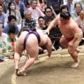 大栄翔の左目がみるみる・・・美ノ海戦で顔がぶつかり左目上から流血　４勝目も顔しかめながら引き上げる