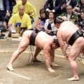 大混戦の夏場所　１０日目終え、トップ２敗６人の異例大混戦に　霧島が正代に苦杯　霧島、若隆景、豪ノ山、翔猿、藤凌駕、琴栄峰がトップ並走